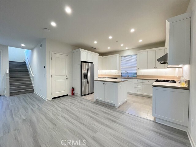 Building Photo - 119 Messenger