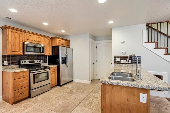 Building Photo - 939 W 175 S