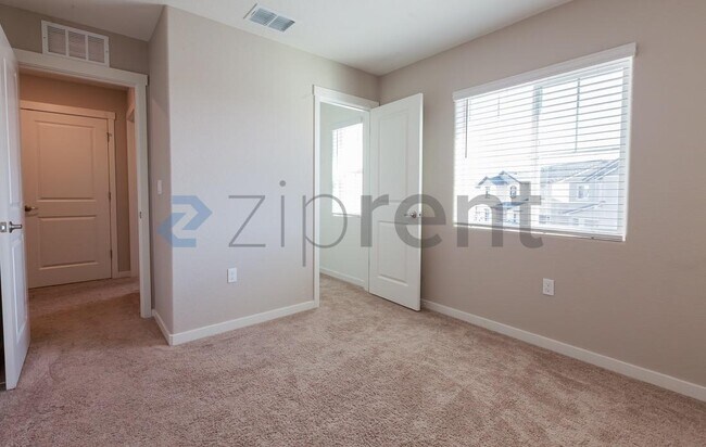 Building Photo - 2766 Bedell St