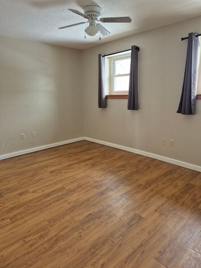 Building Photo - Charming home with garage & big back yard| Morrison, CO