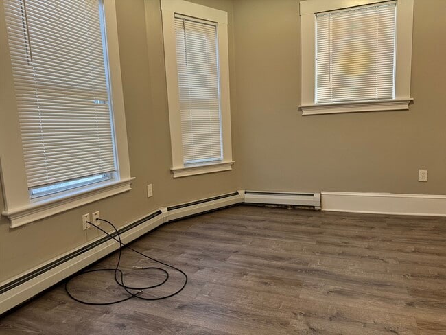 Building Photo - 16 Bloomfield St