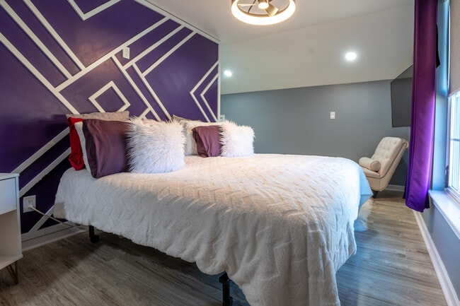 Building Photo - 5464 Daniel Ray Dr