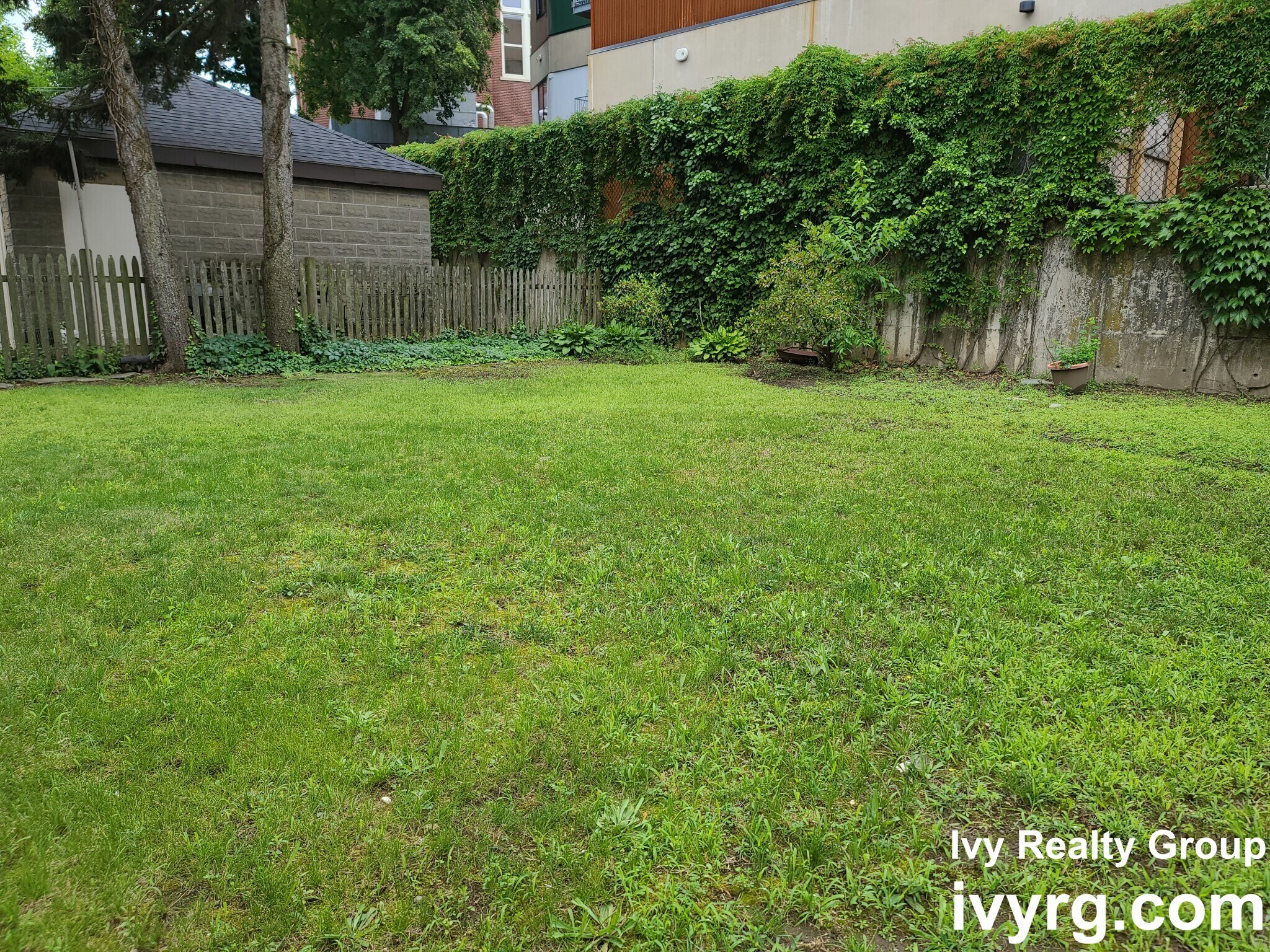 Building Photo - 46 Paulina St