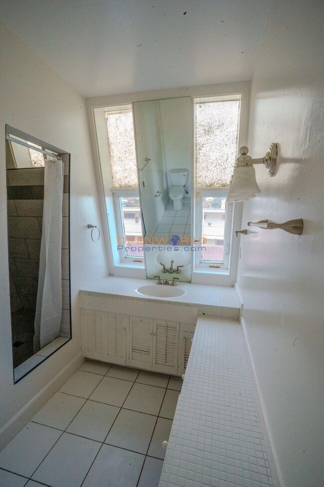 Building Photo - 107 Bridgeway