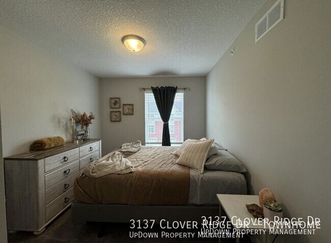 Building Photo - 3137 Clover Ridge Dr