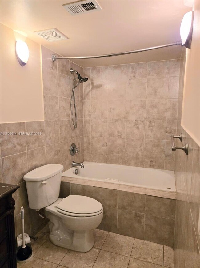 Building Photo - 20075 NE 3rd Ct