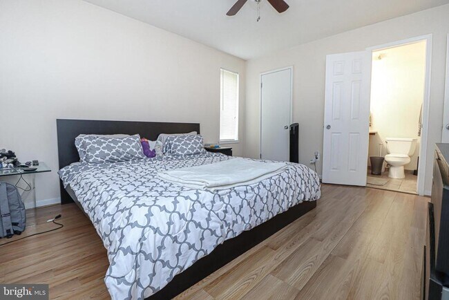 Building Photo - 5478 Cedar Ln