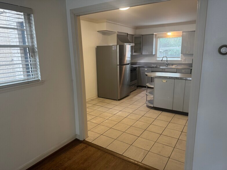 Building Photo - 4151 Hawthorne Ave