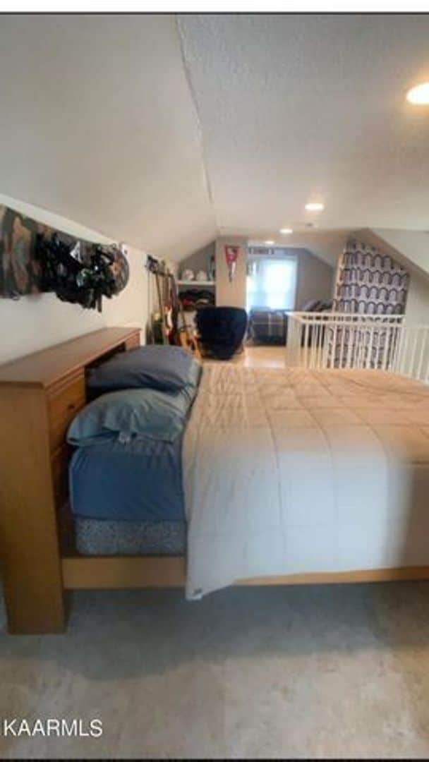 Building Photo - Maryville 37804 - 3 bedroom, 1.5 bath home - Call Troy Adams  865-233-6949