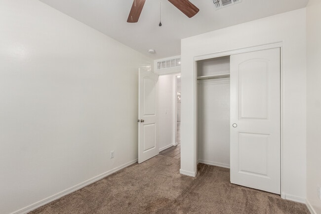 Building Photo - 25548 W Euclid Ave