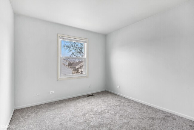 Building Photo - 2621 College Hill Cir