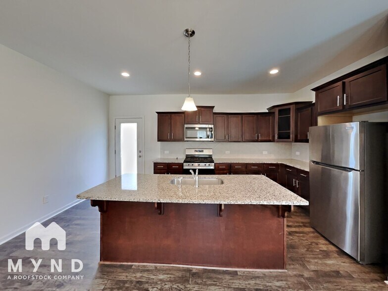 Building Photo - 2015 Creeks Landing Dr