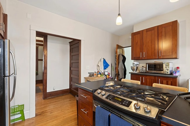 Building Photo - 2827 Pleasant Ave