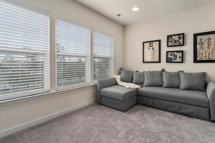 2nd bedroom - 10410 Perennial Dr
