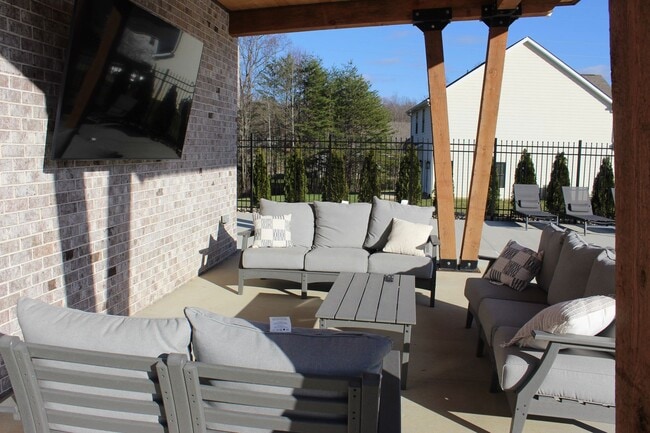 Building Photo - 3 Bedroom Home with 2 Car Garage and Resort Style Pool Access