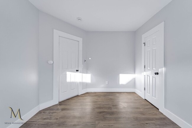 Building Photo - 403-405-405 S Elm St