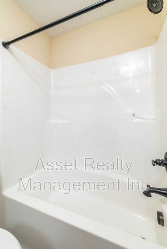 Building Photo - 923 Warrior Hill Dr