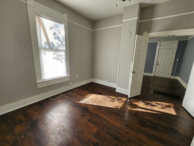 Building Photo - 923 Abigail St