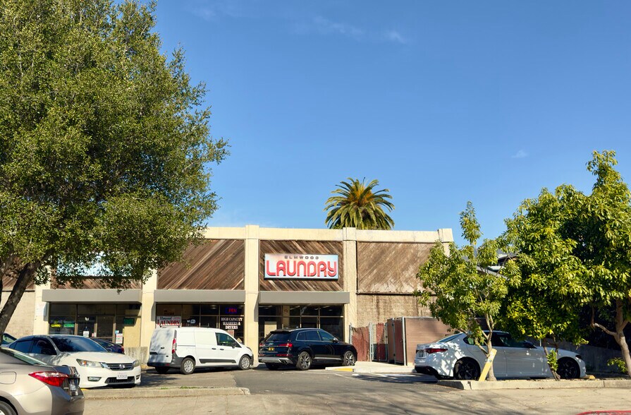 Building Photo - 2733 Russell St