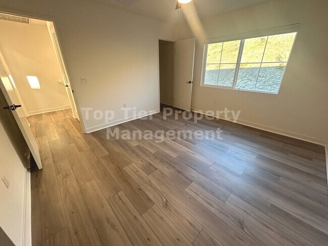 Building Photo - ***Gorgeous 2 bed / 2.5 bath / 1,083 sqft Townhouse in New Citro Community of Fallbrook - Availab...