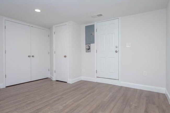 Building Photo - 806 Benninghaus Rd