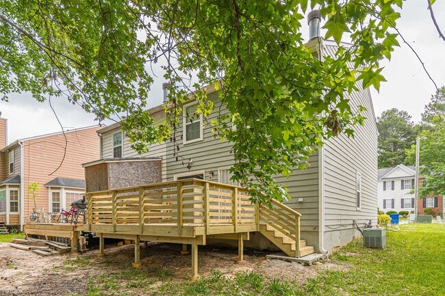 Building Photo - 3 br, 2.5 bath Townhome - 5895 Hampton Court