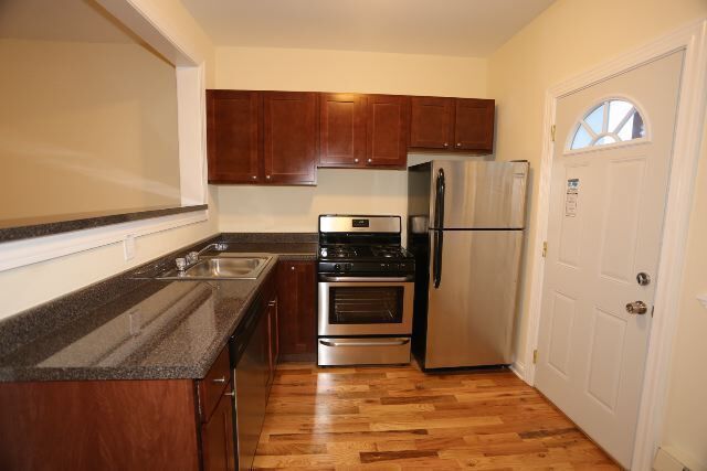 Building Photo - 4329 N Wolcott Ave