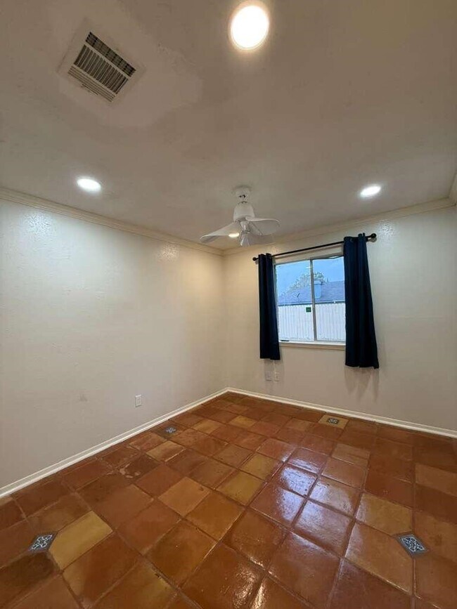 Building Photo - 22538 Market Square Ln