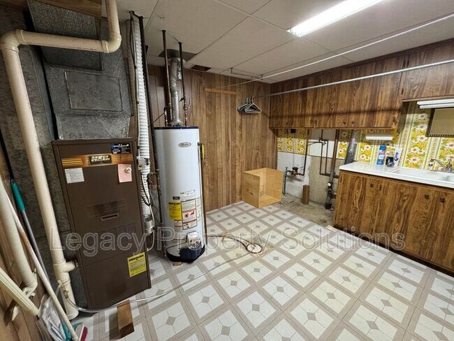 Building Photo - 2106 Assumption Dr