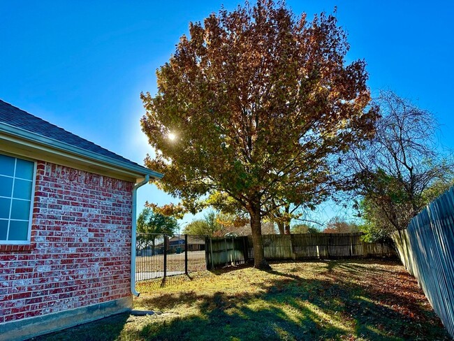 Building Photo - 3bd 2ba House In Robinson, Tx!