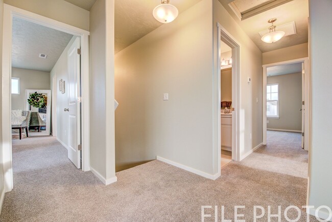 Building Photo - Stunning 3 Bed, 2.5 Bath Home in Spokane V...