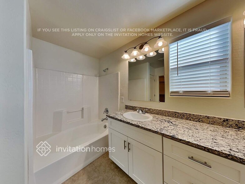 Building Photo - 3539 E Erie St