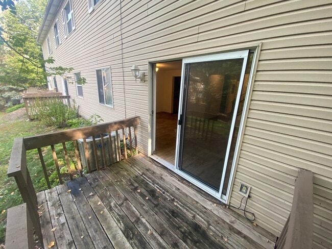 Building Photo - 3br/2.5ba townhome in Eden Prarie