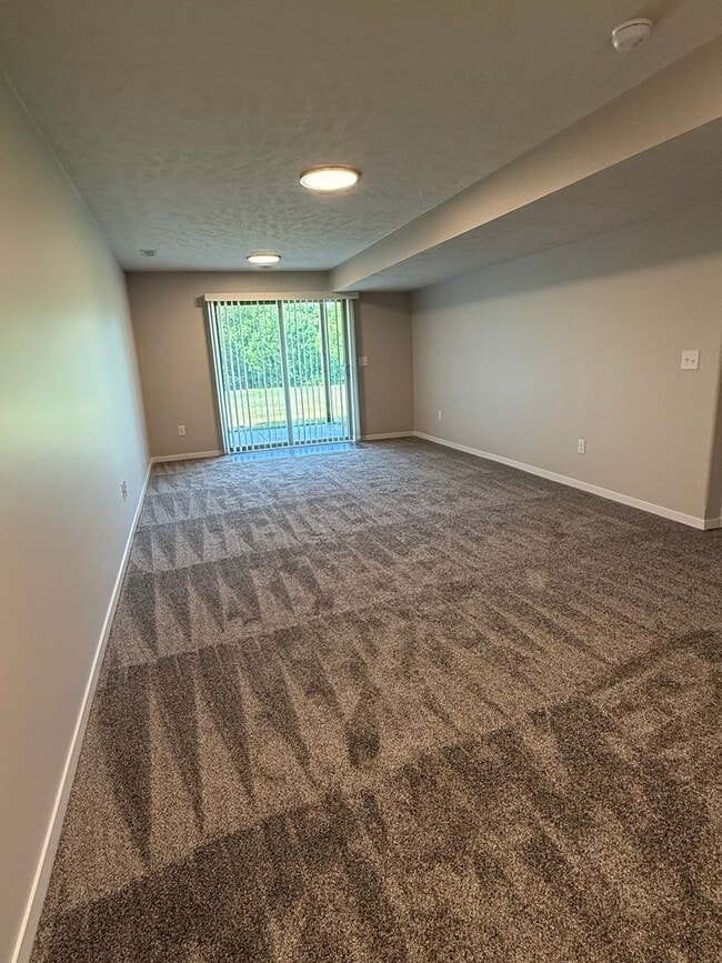 Building Photo - 2 Bedroom/2.5 Bath ranch townhome with 2 stall garage located in SE Lincoln