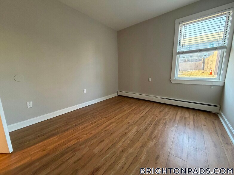 Building Photo - 9 Bronsdon St