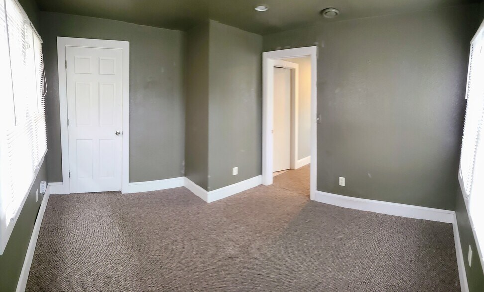 Building Photo - 1851 N Pulaski St