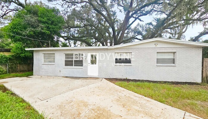 Primary Photo - 2402 E Bougainvillea Ave