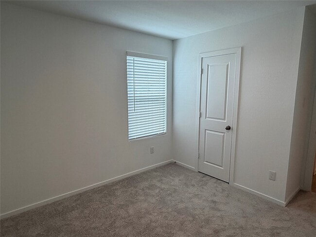 Building Photo - 940 Woodhaven Lks Dr