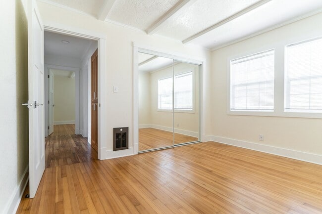 Building Photo - 3-Bedroom 2 Bath Classic Cape Cod House  (...