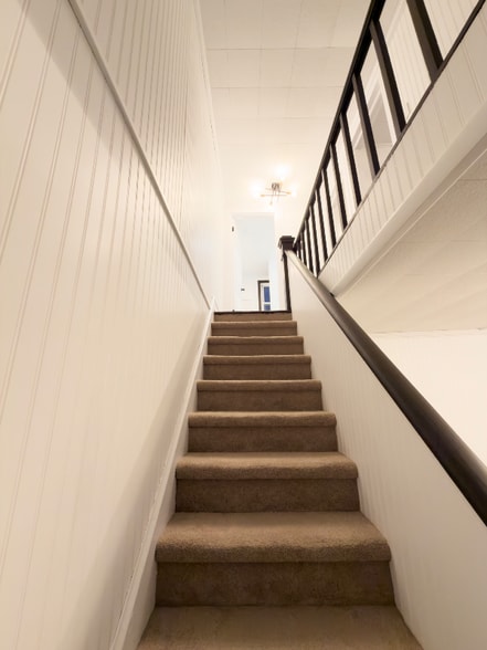 Building Photo - 14 Linden St