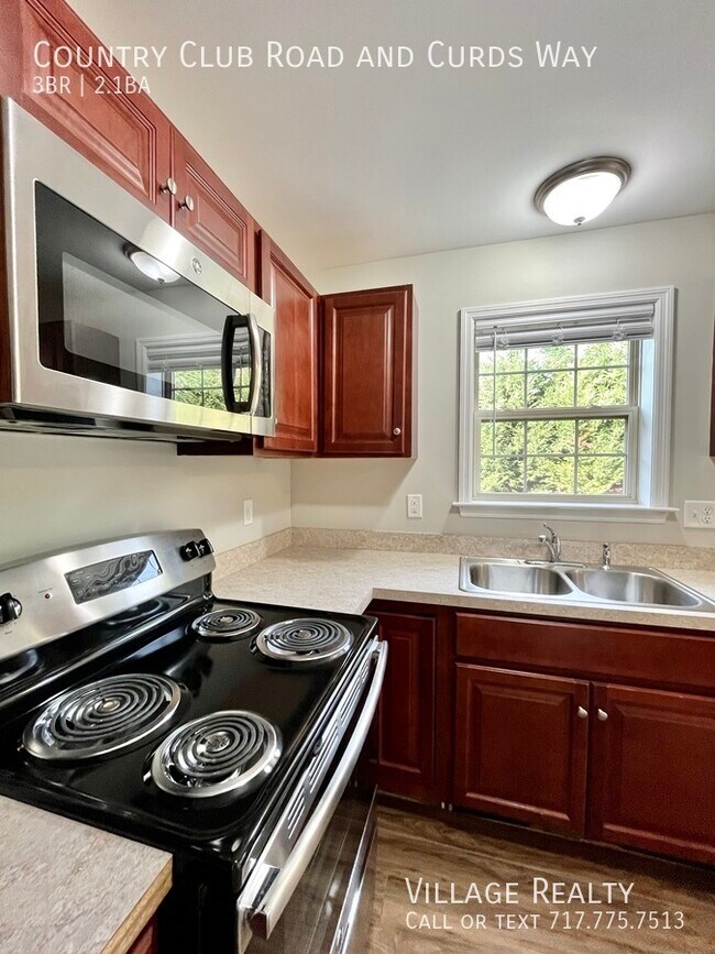 Building Photo - 705 Country Club Rd