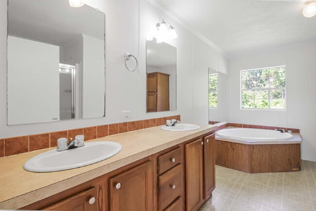 Building Photo - Mobile Home For Rent