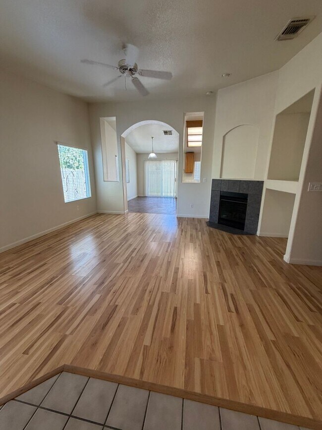 Building Photo - 9839 Tarzo Way