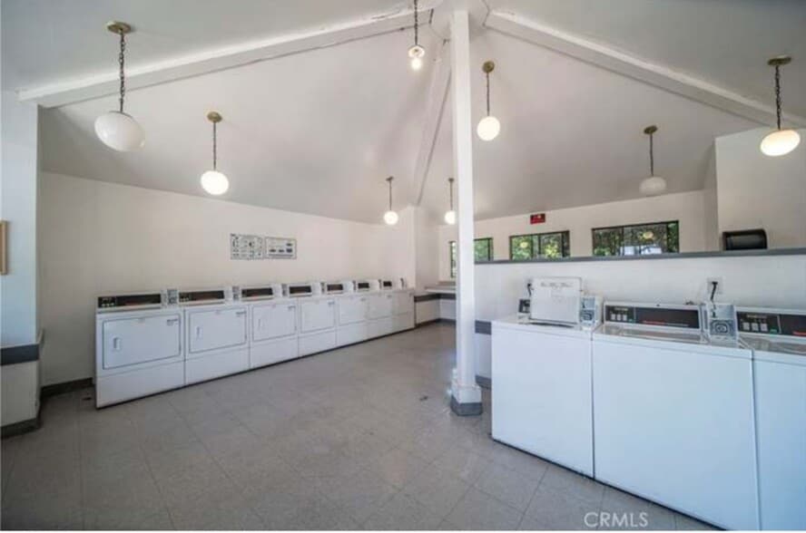 Community only laundry facilities - 2323 Huntington St