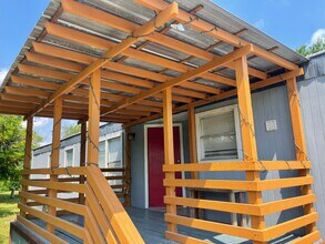 Building Photo - New Rental!!-Annaville/Calallen Area