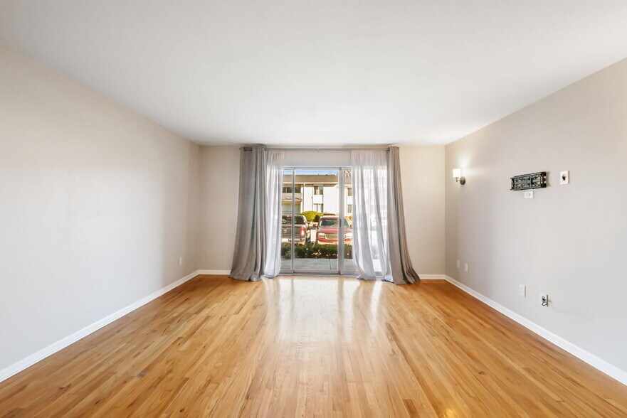 Building Photo - 8353 Kennedy Cir