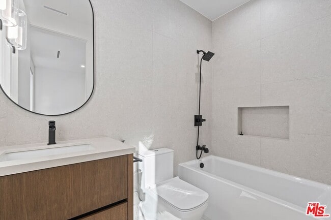 Building Photo - 4708 Noble Ave