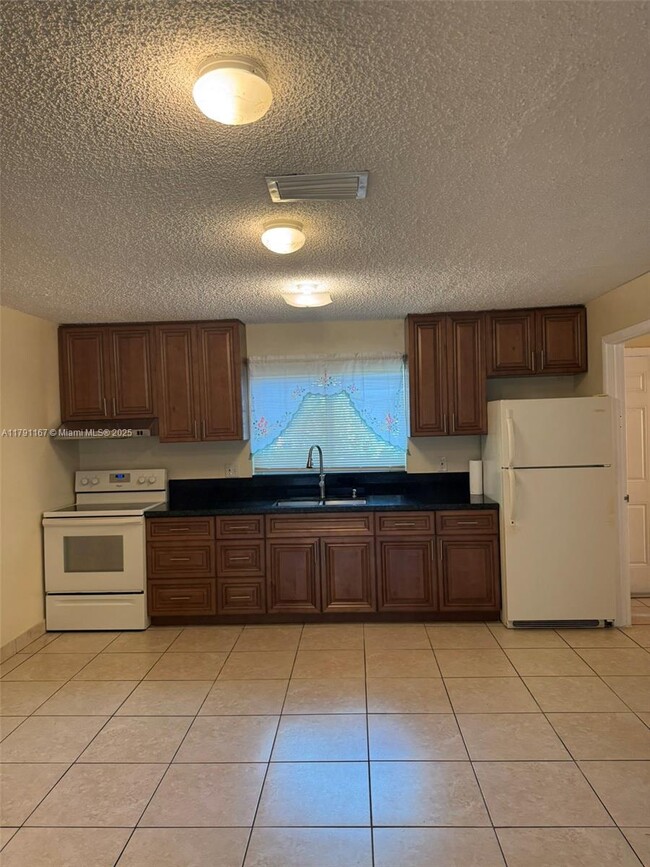 Building Photo - 312 N 62nd Ave