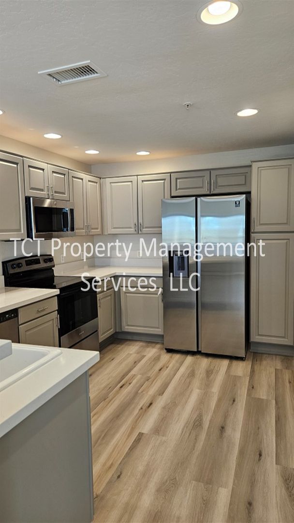 Building Photo - Newly Updated 2 Bedroom + den in Villages at Grayhawk!