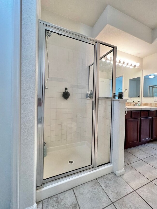 Building Photo - Beautiful Condo in South Fort Collins